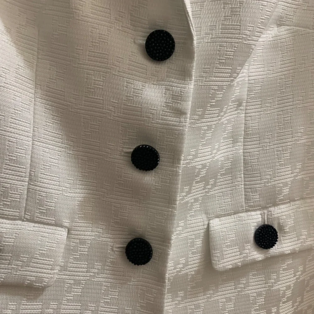 NWT Size 6 Le Suit Three- button Vanilla Ice Skirt Suit - Picture 7 of 10